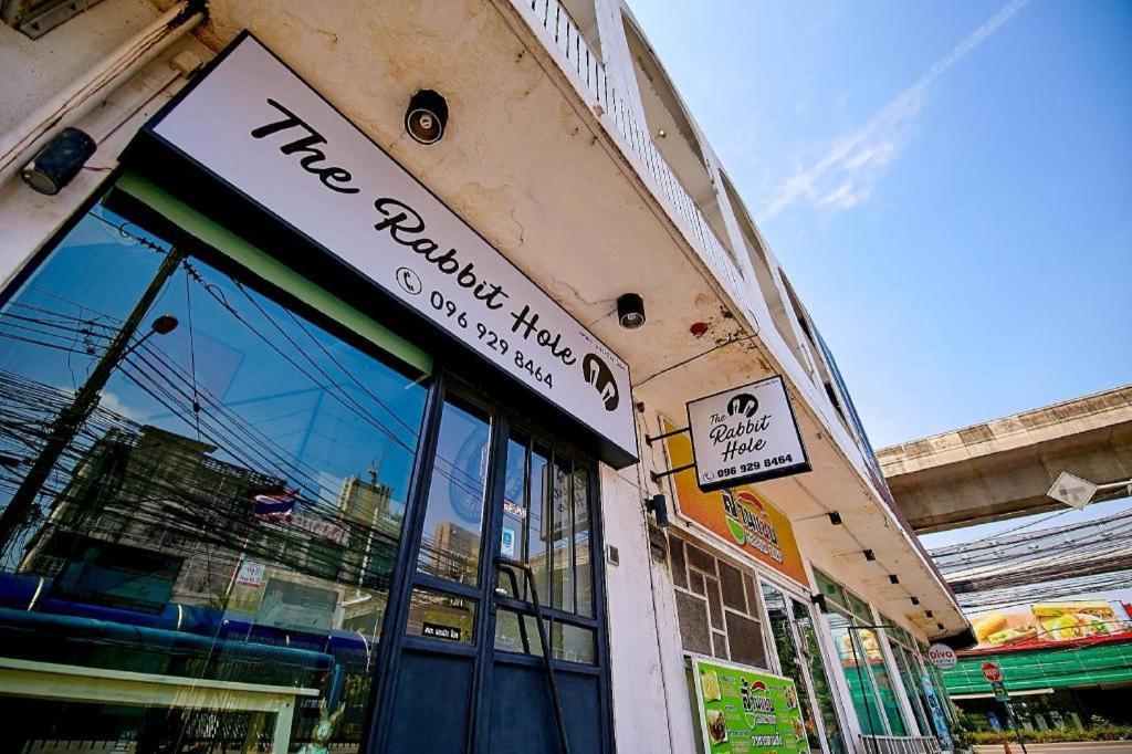 The Rabbit'S Hole Hostel Bangkok Dış mekan fotoğraf