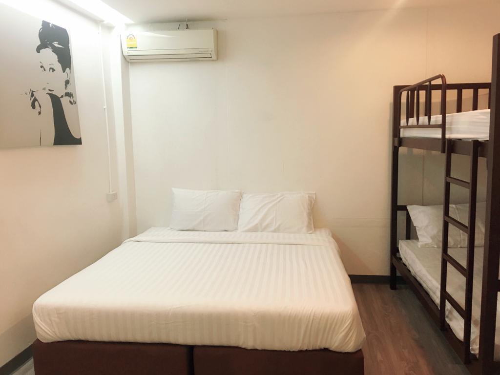 The Rabbit'S Hole Hostel Bangkok Dış mekan fotoğraf